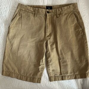Men’s GapKHAKS size 32 excellent condition